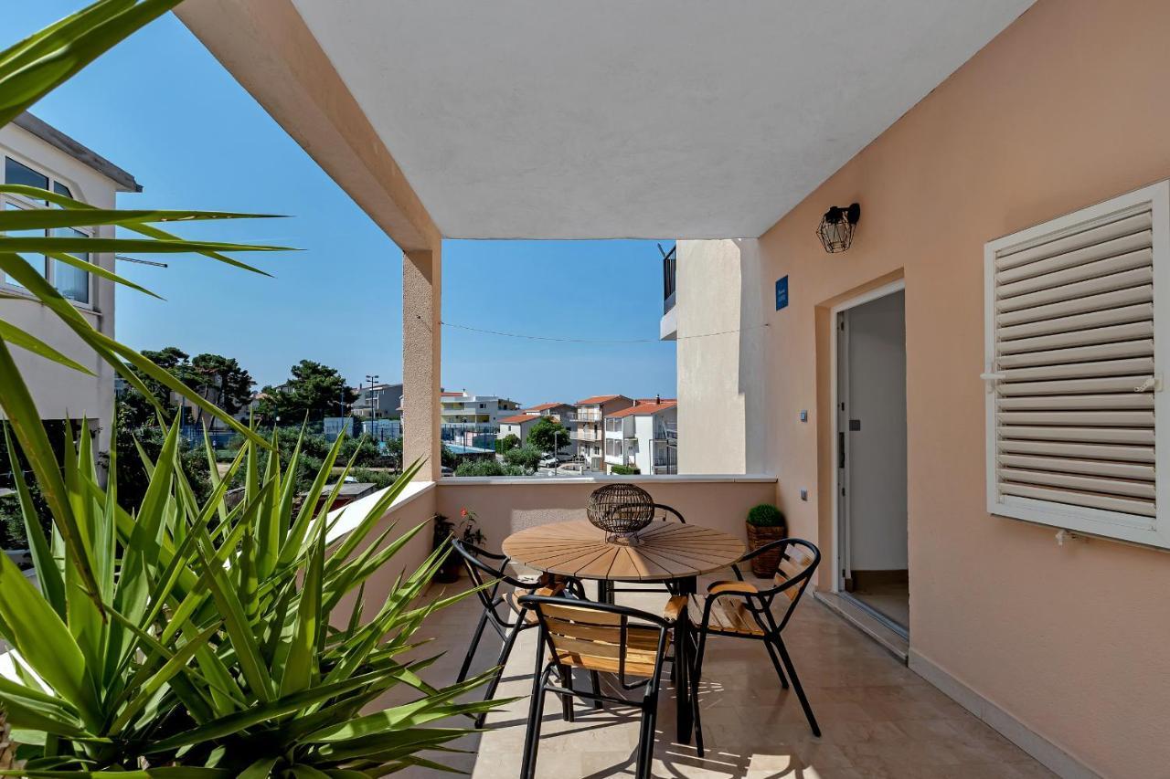 Apartments Rose Baška Voda エクステリア 写真