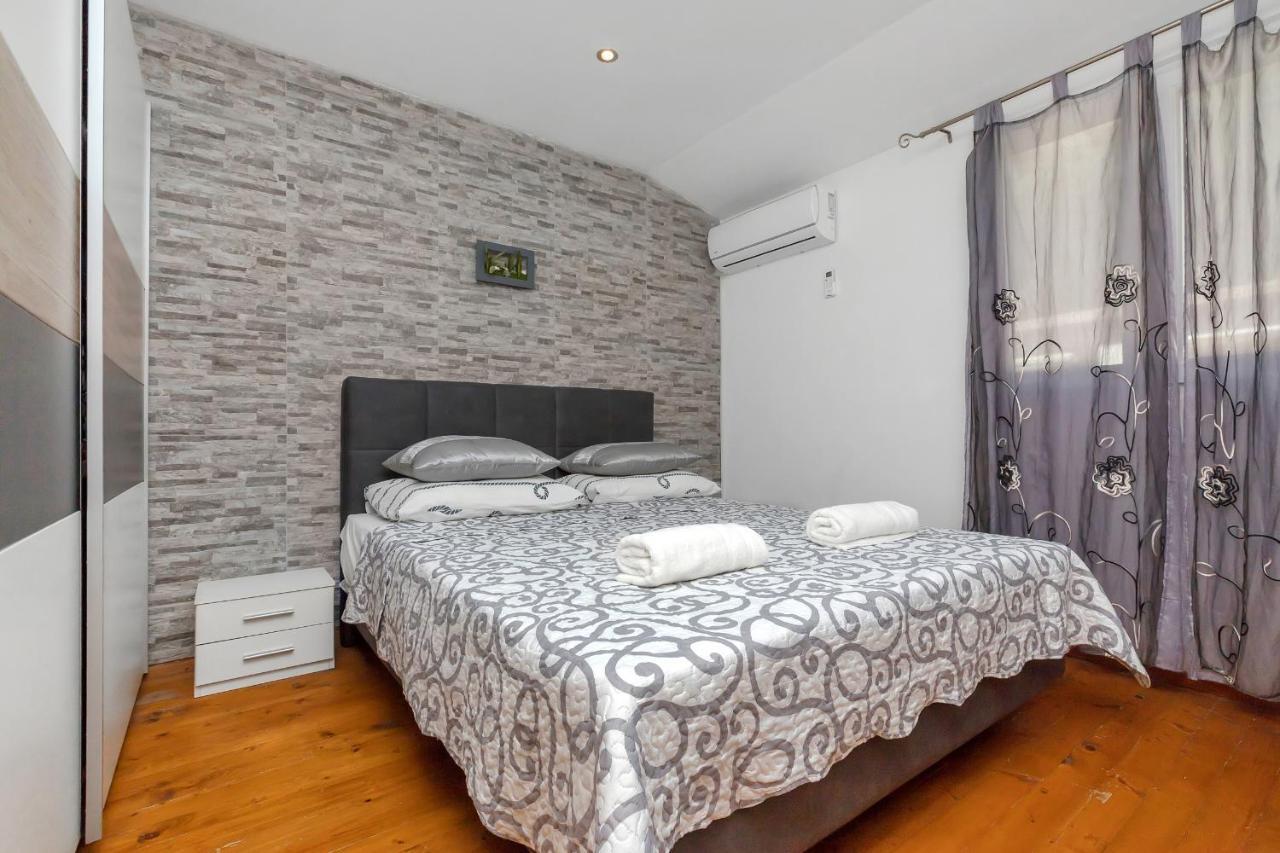 Apartments Rose Baška Voda エクステリア 写真