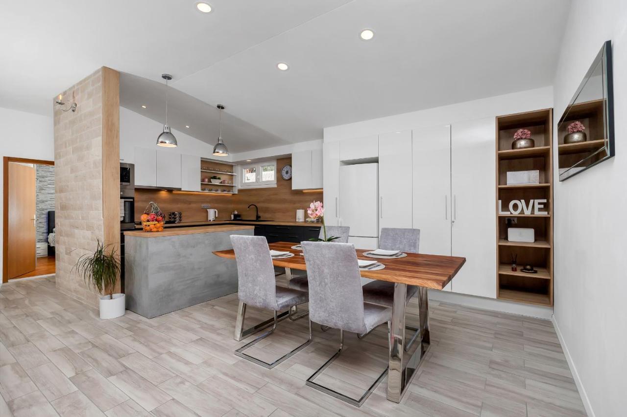 Apartments Rose Baška Voda エクステリア 写真