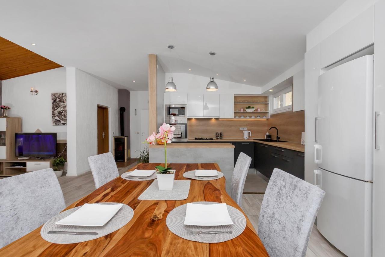 Apartments Rose Baška Voda エクステリア 写真