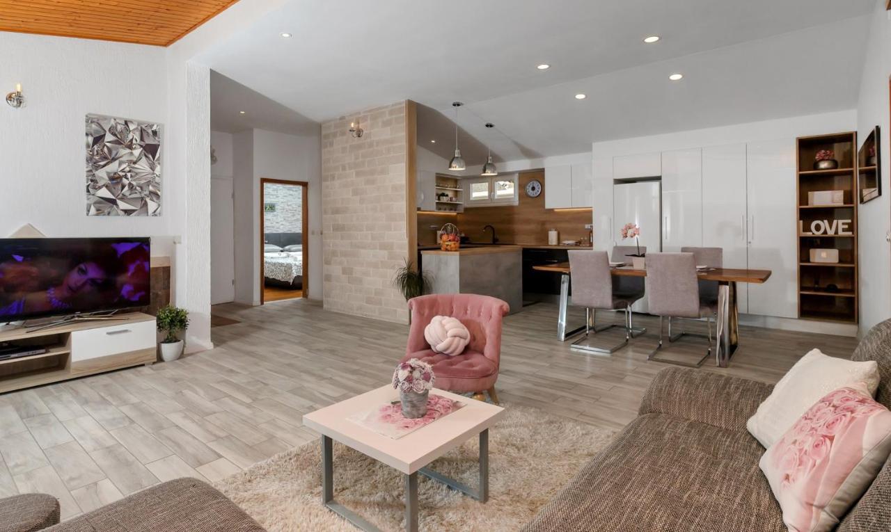 Apartments Rose Baška Voda エクステリア 写真